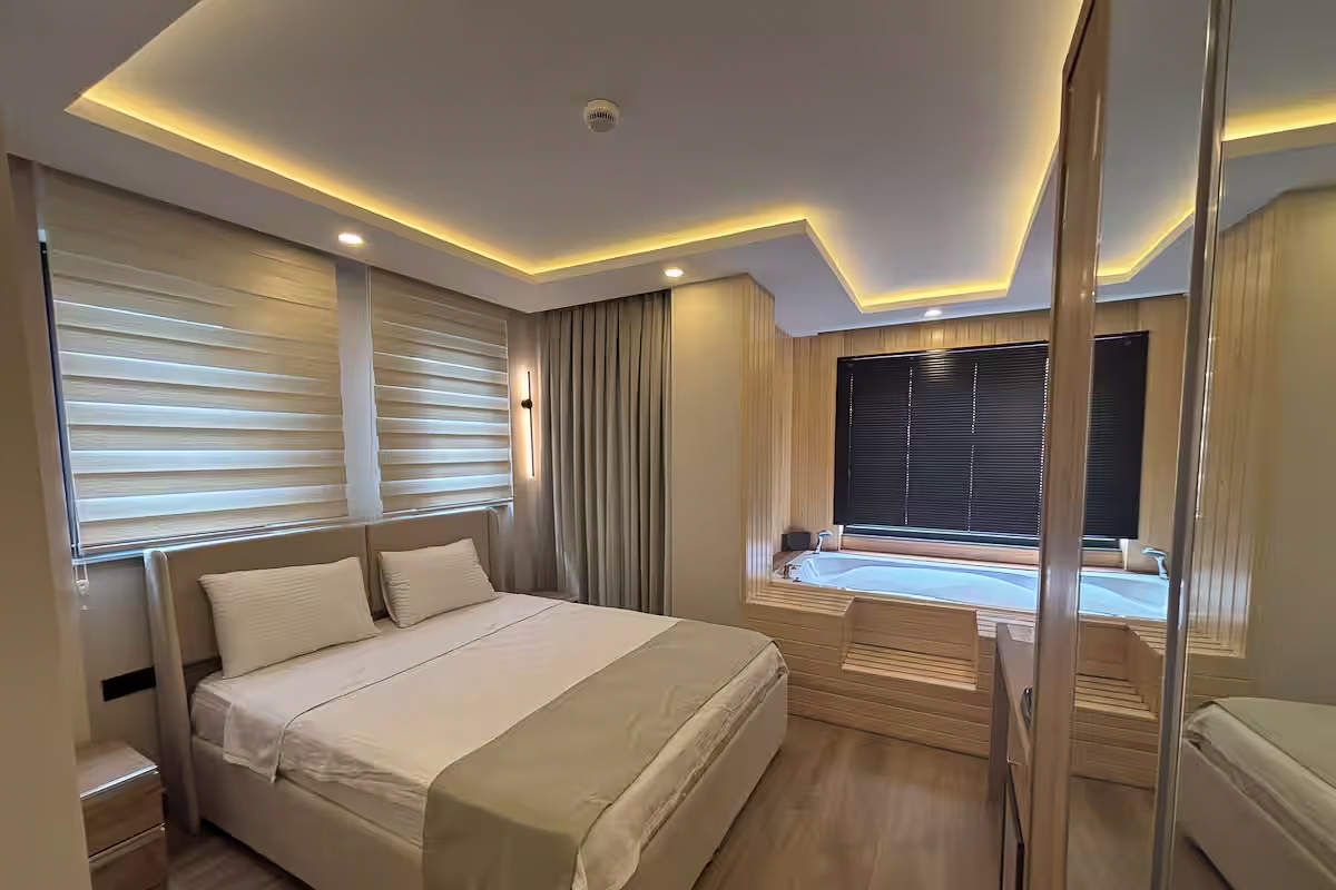 Jakuzili Oda İç Mekan